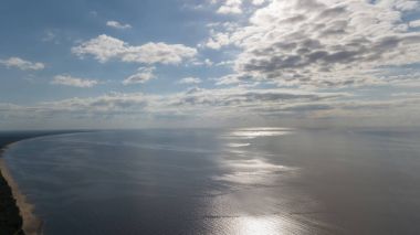 Gauja nehri Letonya Baltık Denizi 'ne dökülüyor.