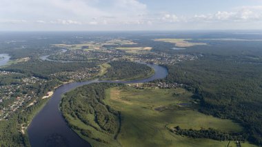 Gauja nehri Letonya Baltık Denizi 'ne dökülüyor.