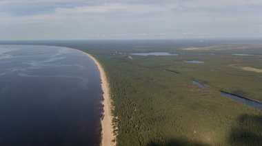 Gauja nehri Letonya Baltık Denizi 'ne dökülüyor.