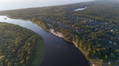 Gauja nehri Letonya Baltık Denizi 'ne dökülüyor.