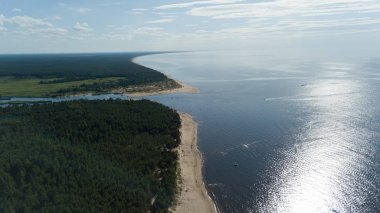 Gauja nehri Letonya Baltık Denizi 'ne dökülüyor.