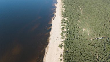 Gauja nehri Letonya Baltık Denizi 'ne dökülüyor.