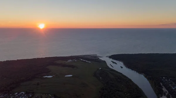 Река Гауя Латвия Впадает Балтийское Море Воздушный Беспилотник Вид Сверху — стоковое фото