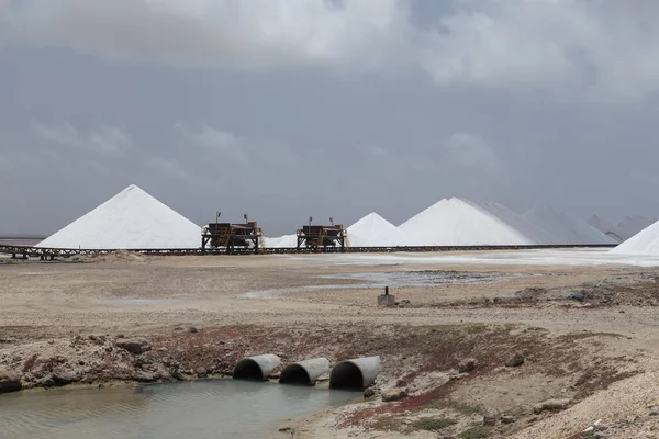 Caribbean Salt Lake Mining Work Ilha Bonaire Antilhas Holandesas — Fotografia de Stock
