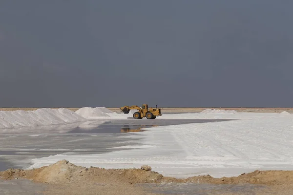 Caribbean Salt Lake Mining Work Bonaire Island Netherlands Antilles — стоковое фото