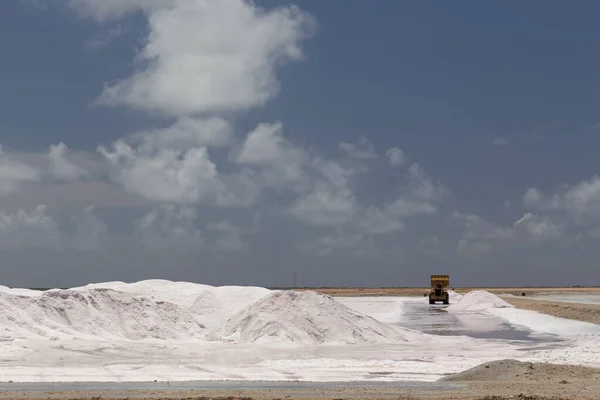 Caribbean Salt Lake Mining Work Bonaire Island Netherlands Antilles — стоковое фото