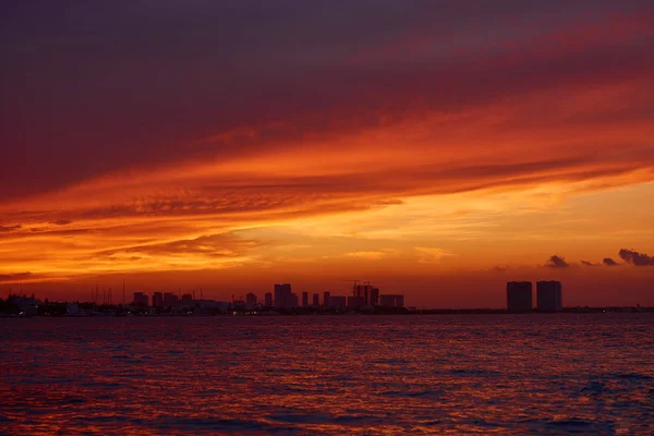 Coucher de soleil sur la mer des Caraïbes — Photo