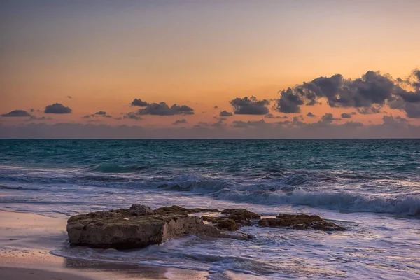 Puesta de sol en el mar Caribe Sol de la mañana . —  Fotos de Stock