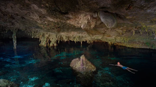 Cenote Dos Ojos — Stockfoto