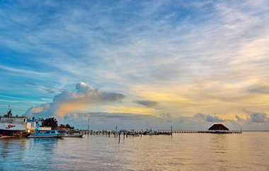 günbatımı üzerinde Karayip Denizi