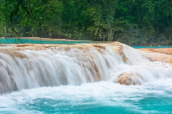 Wodospady Cascadas de Agua Azul. Agua Azul. Jukatan. Meksyk — Zdjęcie stockowe