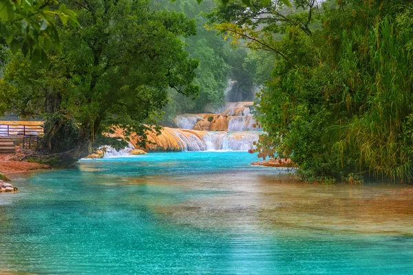 Cascadas de Água Azul cachoeiras. Água Azul. Yucatan. México — Fotografia de Stock