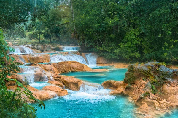 Wodospady Cascadas de Agua Azul. Agua Azul. Jukatan. Meksyk — Zdjęcie stockowe