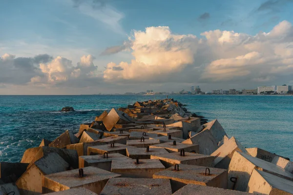 Wellenbrecher Aus Betonplatten Karibischen Meer Cancun — Stockfoto