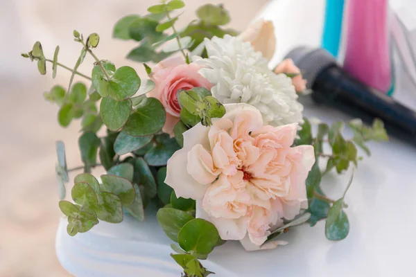 Τοπίο Λουλούδια Από Λευκά Τριαντάφυλλα Γαμήλια Αψίδα — Φωτογραφία Αρχείου