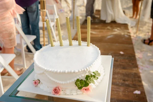 Gâteau Mariage Blanc Rond Avec Des Motifs — Photo
