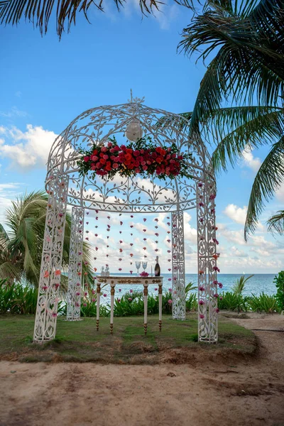 Arco Una Cerimonia Nuziale Sulla Riva Del Mare Caraibico — Foto Stock