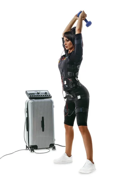EMS fitness donna fare oscillazione manubrio e strappare manubri — Foto Stock