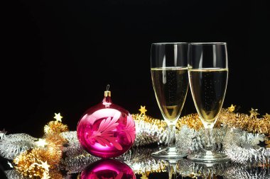 Şampanya ve dekoratif topu