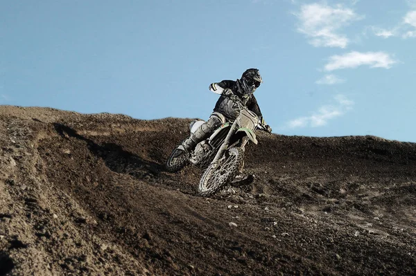 Piloto de motocross en pista de carreras — Foto de Stock