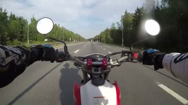 Sankt Petersburg Leningradskaya Obl Ryssland 2017 Köra Motorcykel Asfalterad Väg — Stockvideo