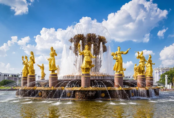 La fontana dell'amicizia dei popoli nel parco VDNKh, Mosca — Foto Stock