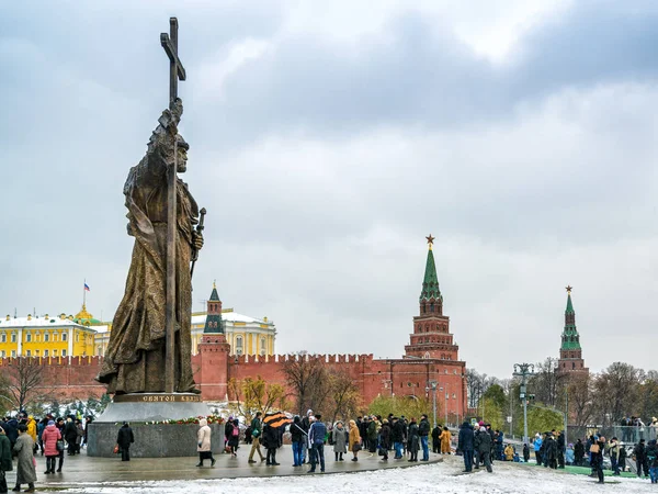 Памятник Святому Князю Владимиру Великому в Москве — стоковое фото