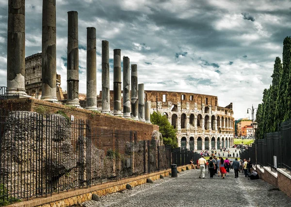 Κολοσσαίο (Κολοσσαίο) από το Ρωμαϊκό φόρουμ, Ρώμη — Φωτογραφία Αρχείου