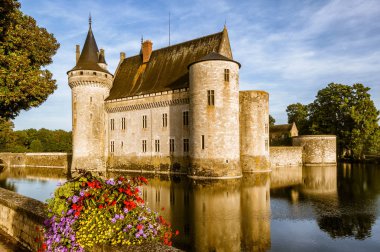 sully-sur-loire gün batımında, Fransa chateau