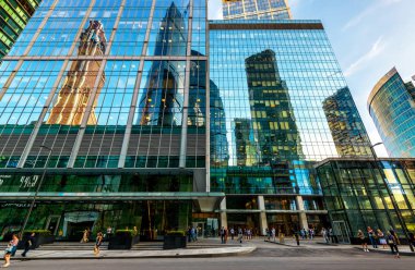 Moskova şehir içinde gökdelenler ile sokak