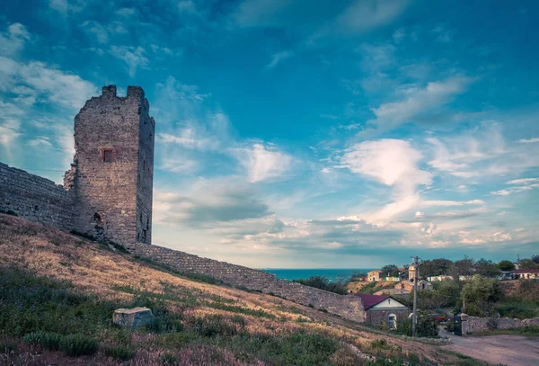 Antike genuesische Festung in Feodosia, Krim — Stockfoto