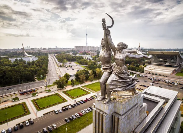 Célèbre monument soviétique Ouvrier et fermier collectif, Moscou — Photo