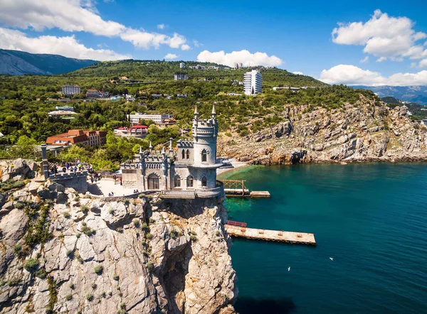 Schwalbennest Burg auf dem Felsen, Krim — Stockfoto