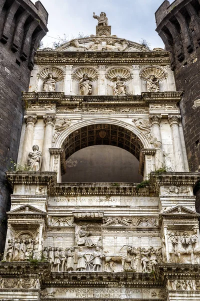 Θριαμβική Αψίδα από το Castel Nuovo, Νάπολη — Φωτογραφία Αρχείου