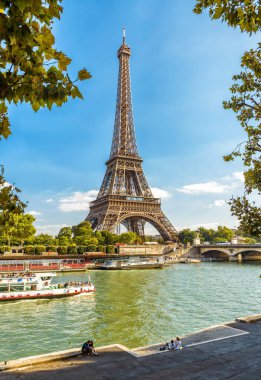 Eyfel Kulesi ve Seine Nehri, Paris