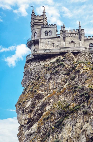 Nido de golondrina castillo en la roca, Crimea —  Fotos de Stock