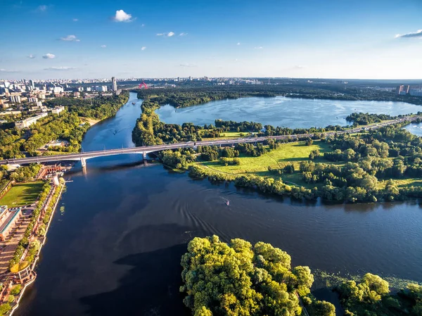 Luftaufnahme von Moskau mit dem Fluss Moskva — Stockfoto