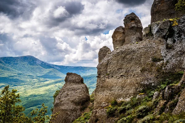 Skalní útvary Demerdji hory, Krym — Stock fotografie