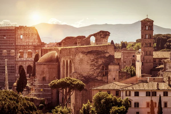 Ruins of Roman Forum and Colosseum, Rome — Stock Photo, Image