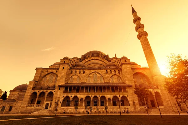 苏莱曼清真寺在日落在土耳其伊斯坦布尔 — 图库照片