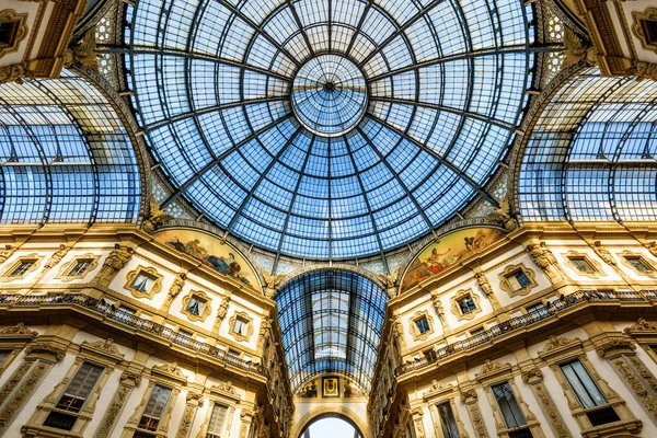 Glass dome of Galleria Vittorio Emanuele II in Milan, Italy — Stock Photo, Image