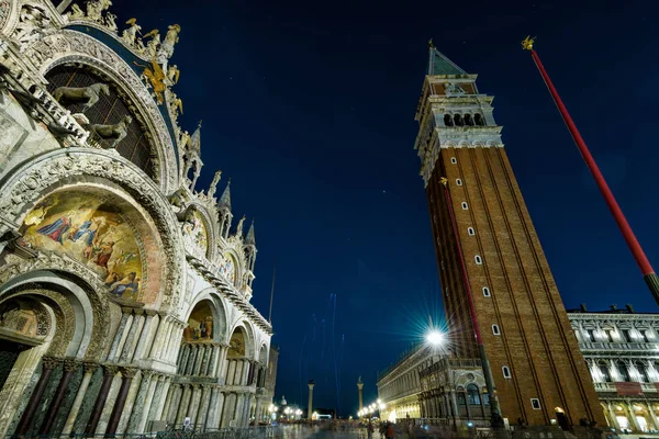 Piazza San Marco på natten i Venedig, Italien — Stockfoto