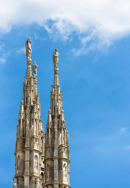 Spille in pietra del Duomo di Milano — Foto Stock