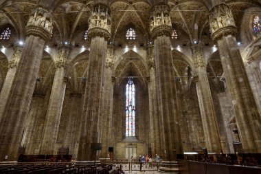 Milano Katedrali'ne iç 