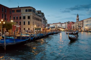 Grand Canal gece gondol Venedik ile