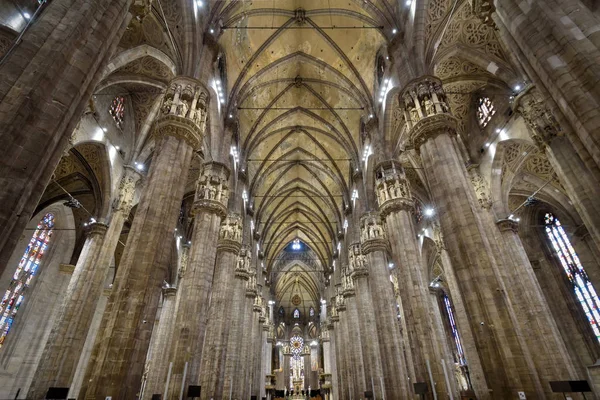 Interieur van de kathedraal van Milaan — Stockfoto