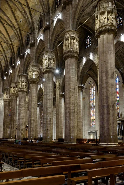米兰大教堂的内部 — 图库照片