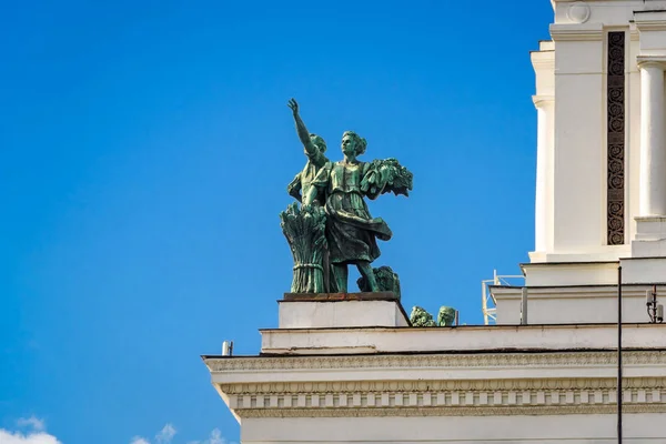 Gamla sovjetiska arkitekturen i Vdnkh park, Moskva — Stockfoto