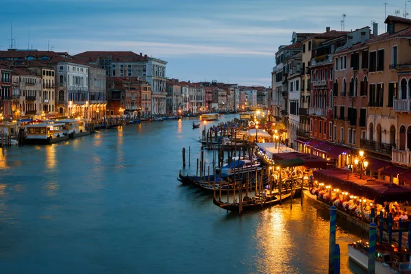 Gran Canal por la noche en Venecia, Italia — Foto de Stock