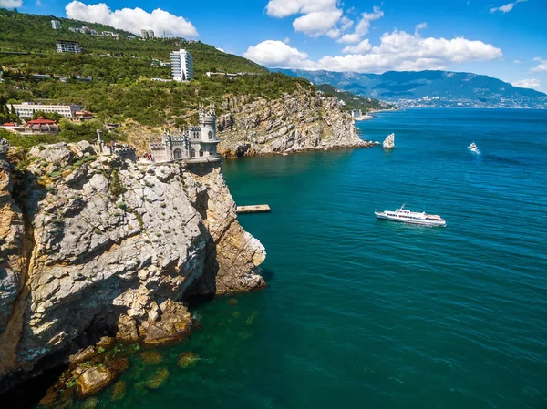 Costa del Crimea con il castello Nido di rondine — Foto Stock